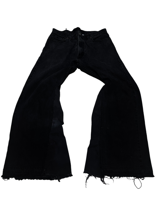 30x32 BLACK FLARED DENIM